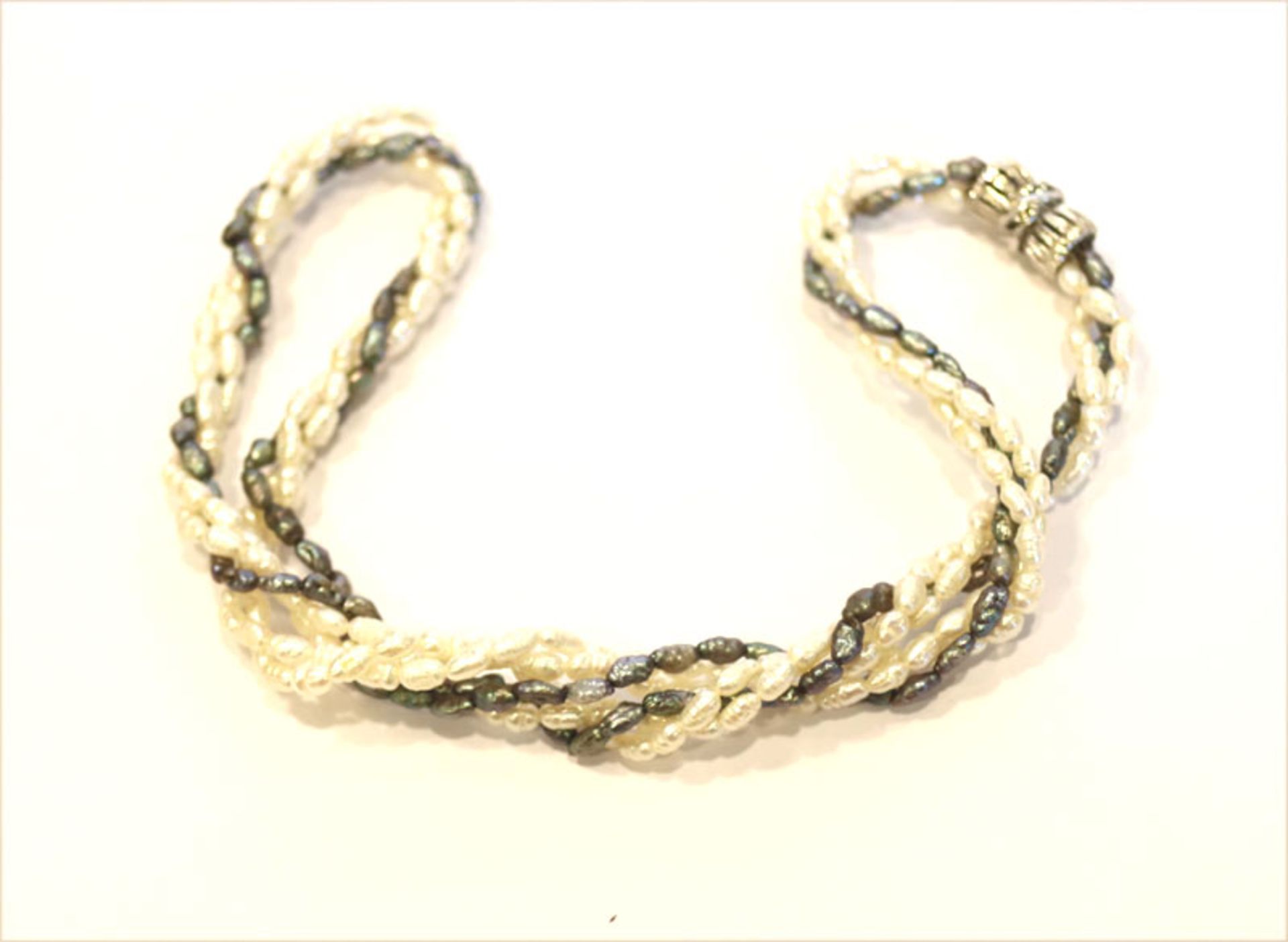 Süßwasser-Perlenkette, 3-reihig, weiß/grau, mit 14 k Weißgold Schließe, L 45 cm