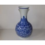A 20thC Chinese blue & white porcelain vase, 12" high.