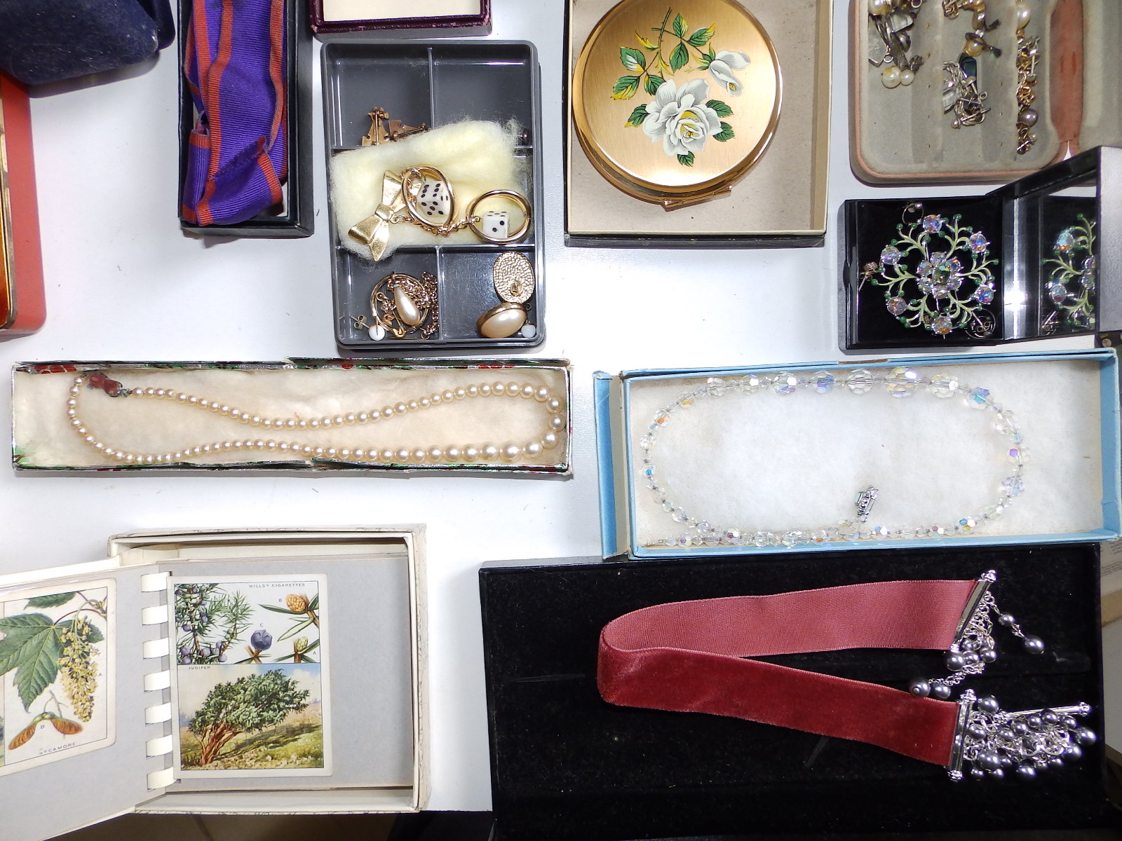 Various small boxes & cases of costume jewellery together with an EP spoon set. - Image 4 of 5