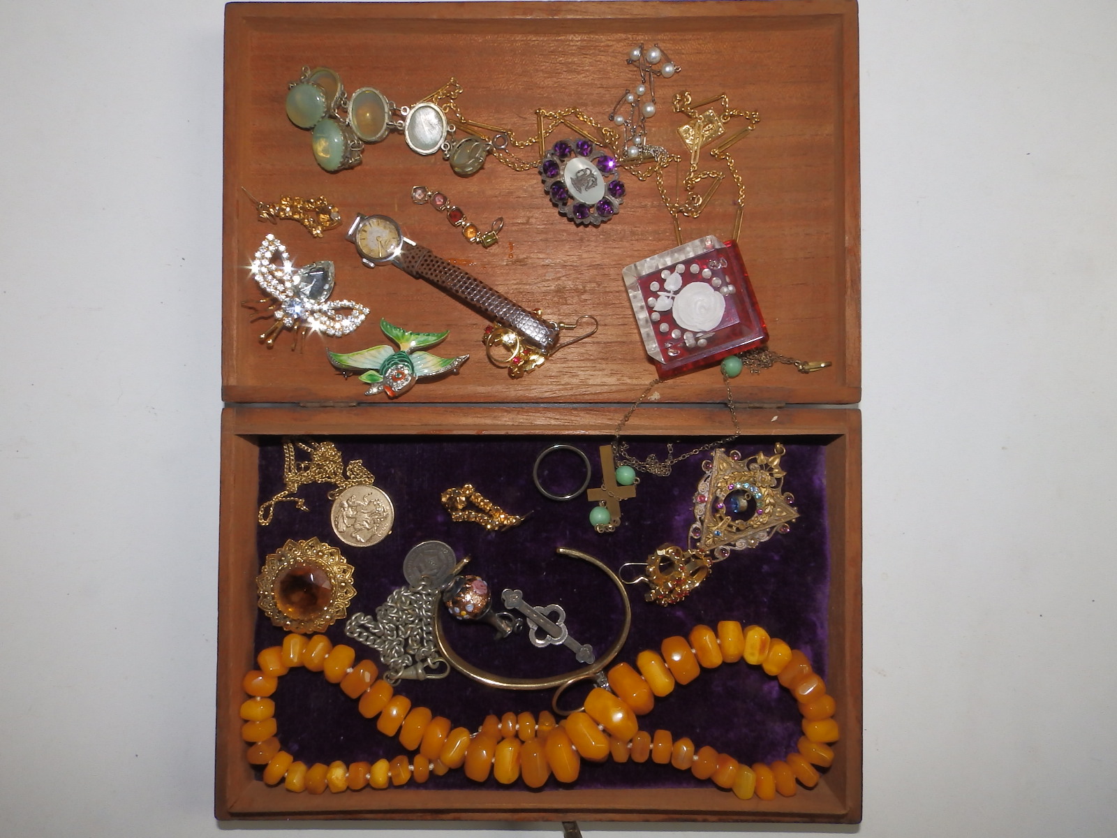 A box containing an amber coloured necklace and a small amount of costume jewellery.