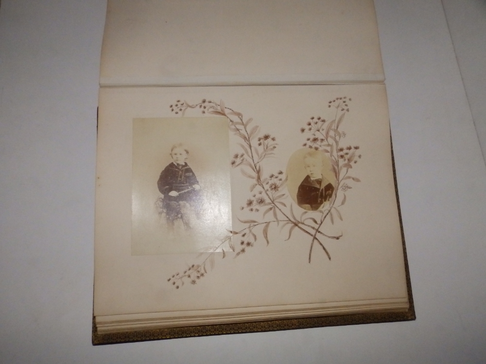A Victorian scrap album, a smaller album containing 30 dried specimens of grasses, a family photo - Bild 6 aus 12