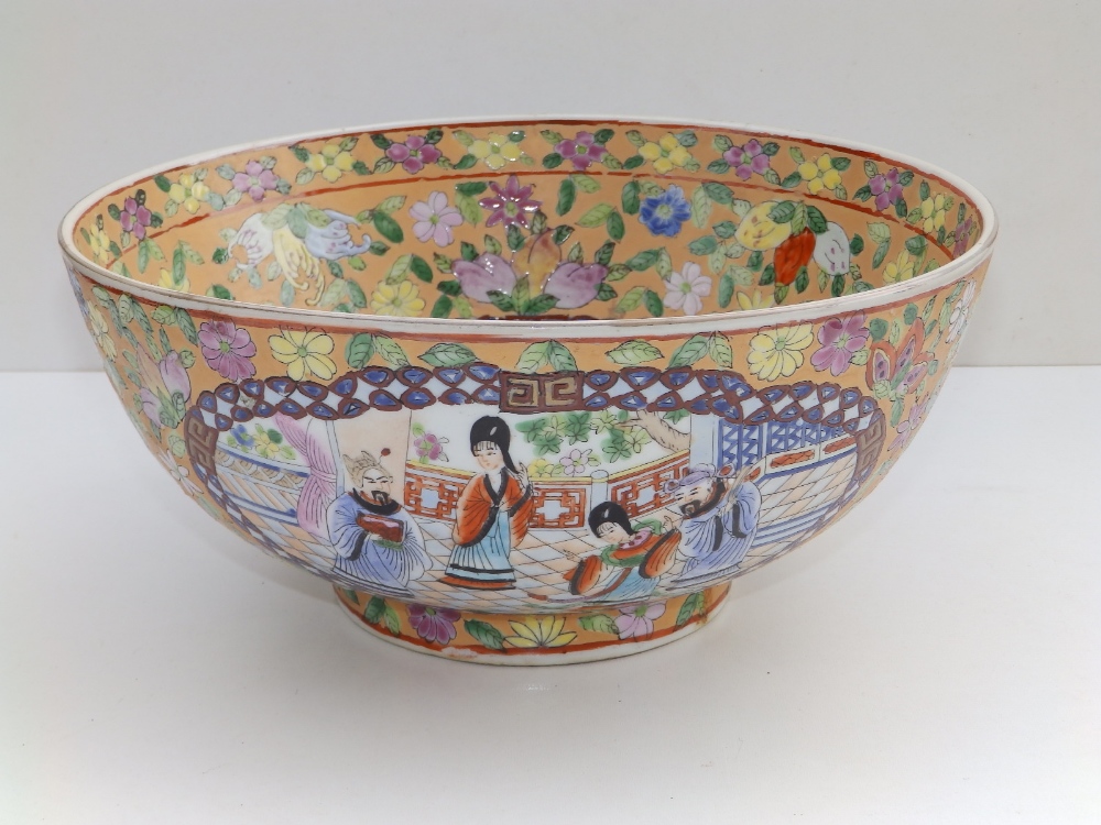 A Chinese polychrome decorated porcelain bowl, decorated to centre with a group of court officials - Image 3 of 5