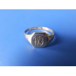 An old 9ct gold signet ring, Birmingham marks. Finger size X/Y.