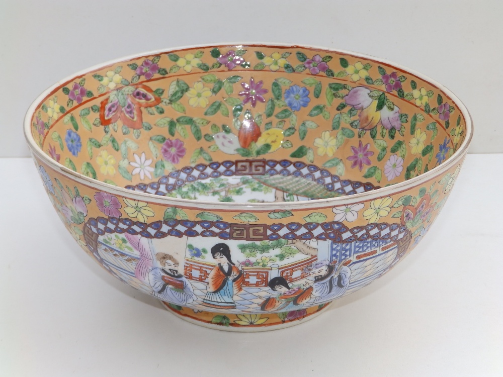 A Chinese polychrome decorated porcelain bowl, decorated to centre with a group of court officials
