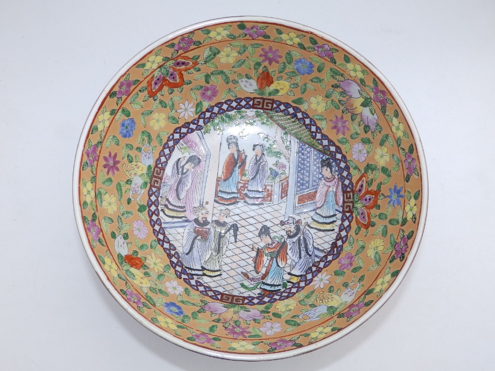 A Chinese polychrome decorated porcelain bowl, decorated to centre with a group of court officials - Image 2 of 5
