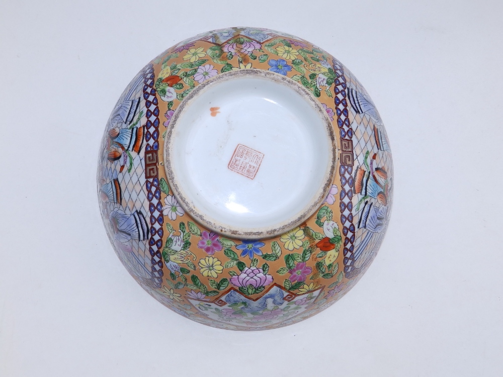 A Chinese polychrome decorated porcelain bowl, decorated to centre with a group of court officials - Image 4 of 5