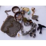 A chain mail purse containing a small quantity of costume jewellery.