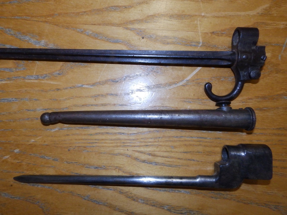 A French bayonet in scabbard - 'RP 96170', 21.5" overall, and an Enfield type bayonet. (2) - Image 4 of 6