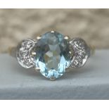 An aquamarine & diamond set 18ct gold ring. Finger size N/O.