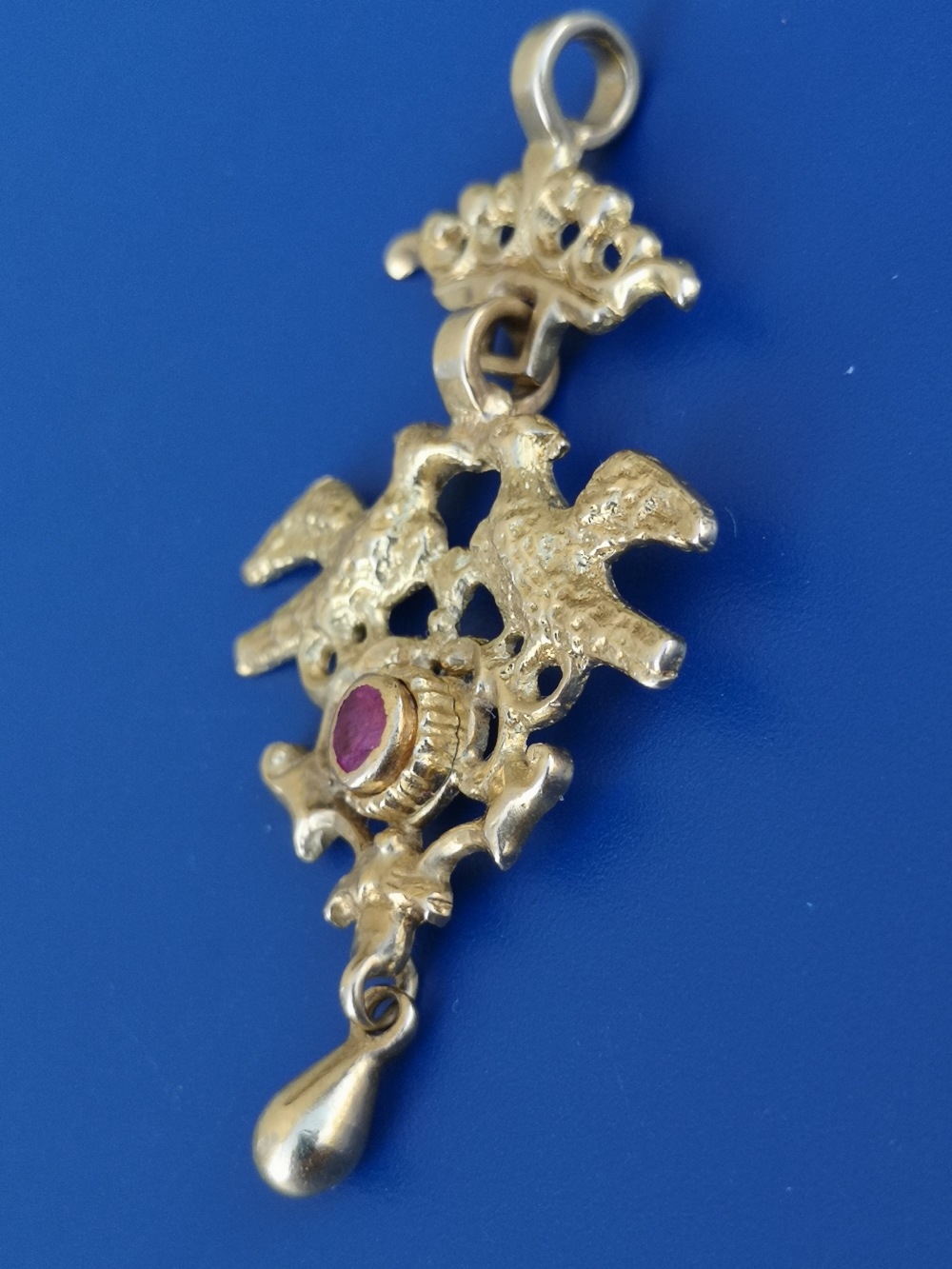 A small 19thC gold pendant in the Renaissance Revival taste, an openwork coronet having an open cast - Image 3 of 3