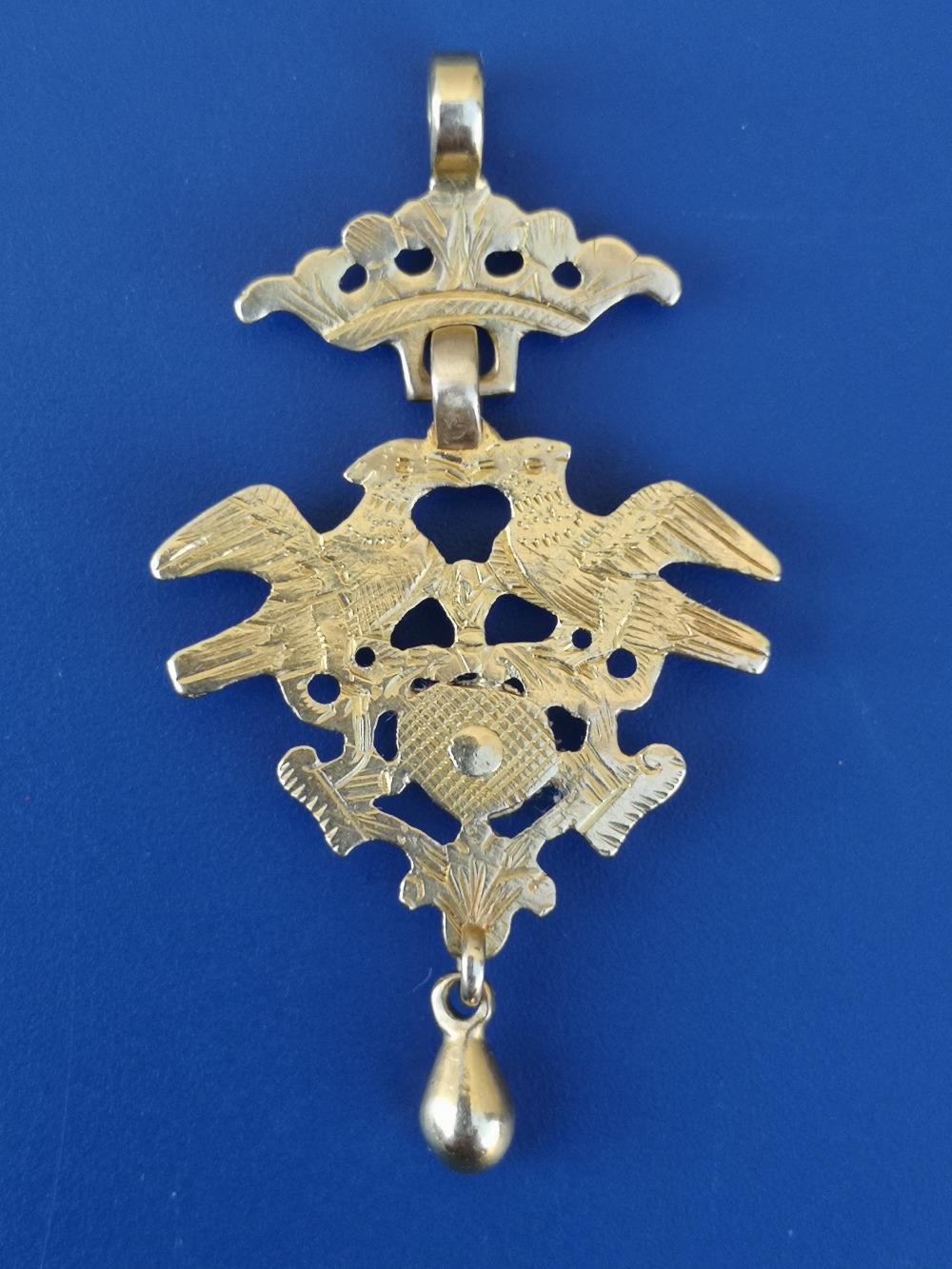 A small 19thC gold pendant in the Renaissance Revival taste, an openwork coronet having an open cast - Image 2 of 3