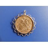 A 1900 gold sovereign in pendant mount.