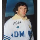 LEEDS UNITED - AUTOGRAPHED PHOTO OF JOHNNY GILES