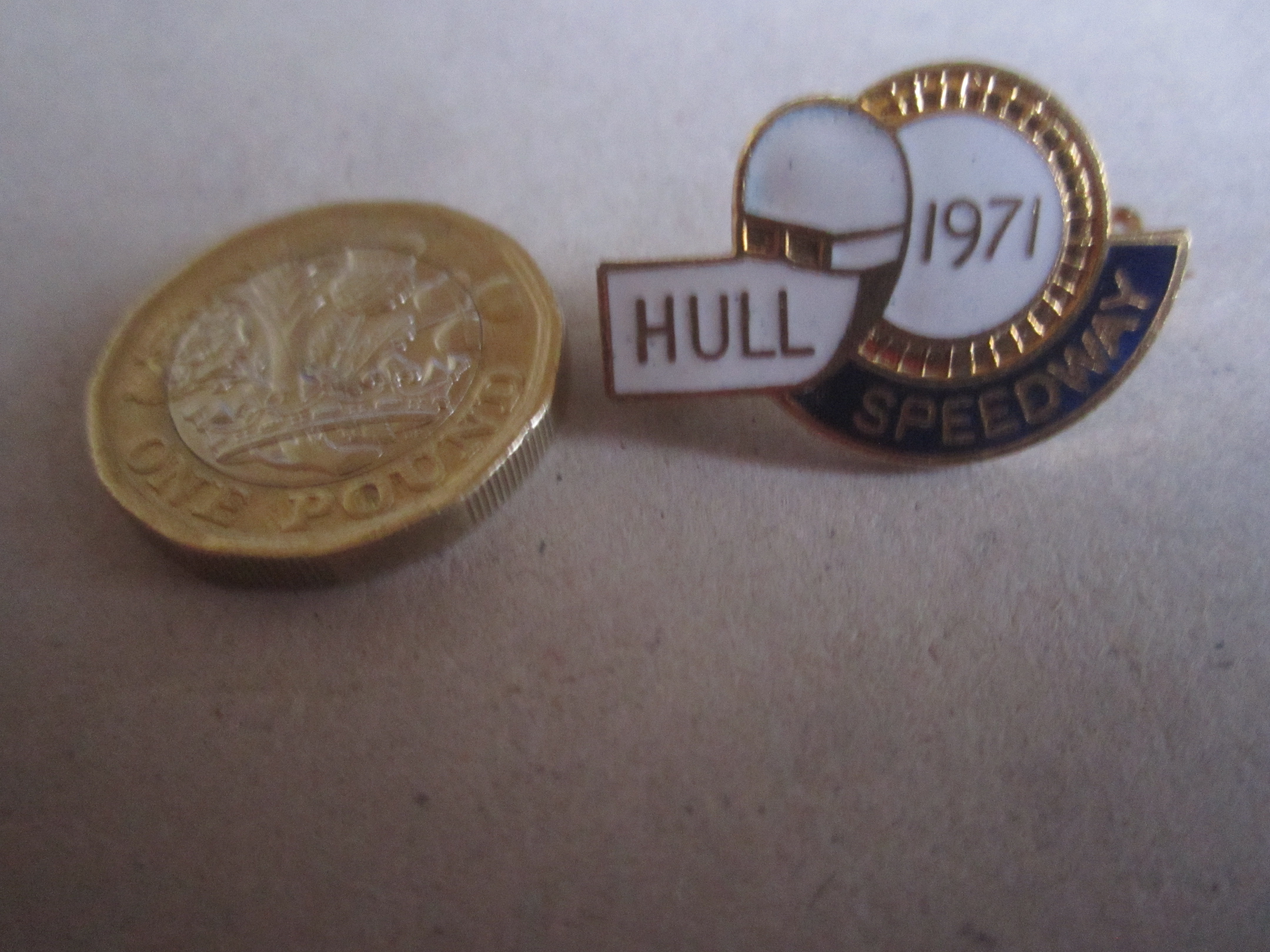 SPEEDWAY - 1971 HULL GILT BADGE