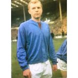 BOBBY MOORE HAND SIGNED POSTCARD - ENGLAND / WEST HAM