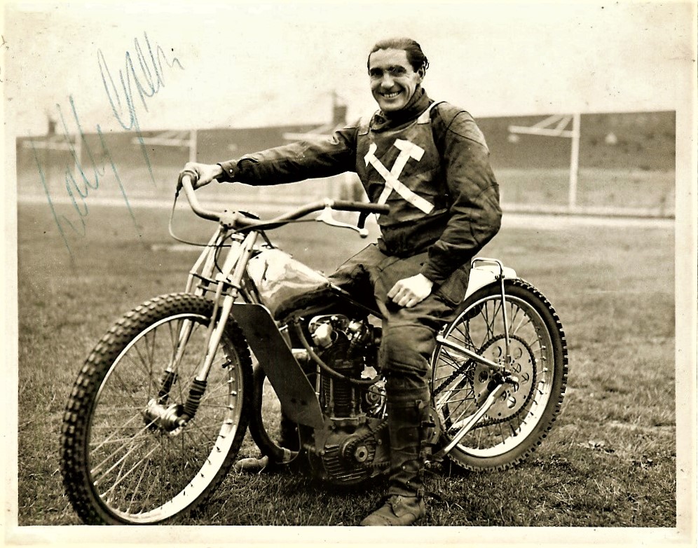 SPEEDWAY - WALLY GREEN WEST HAM HAND SIGNED PHOTOGRAPH