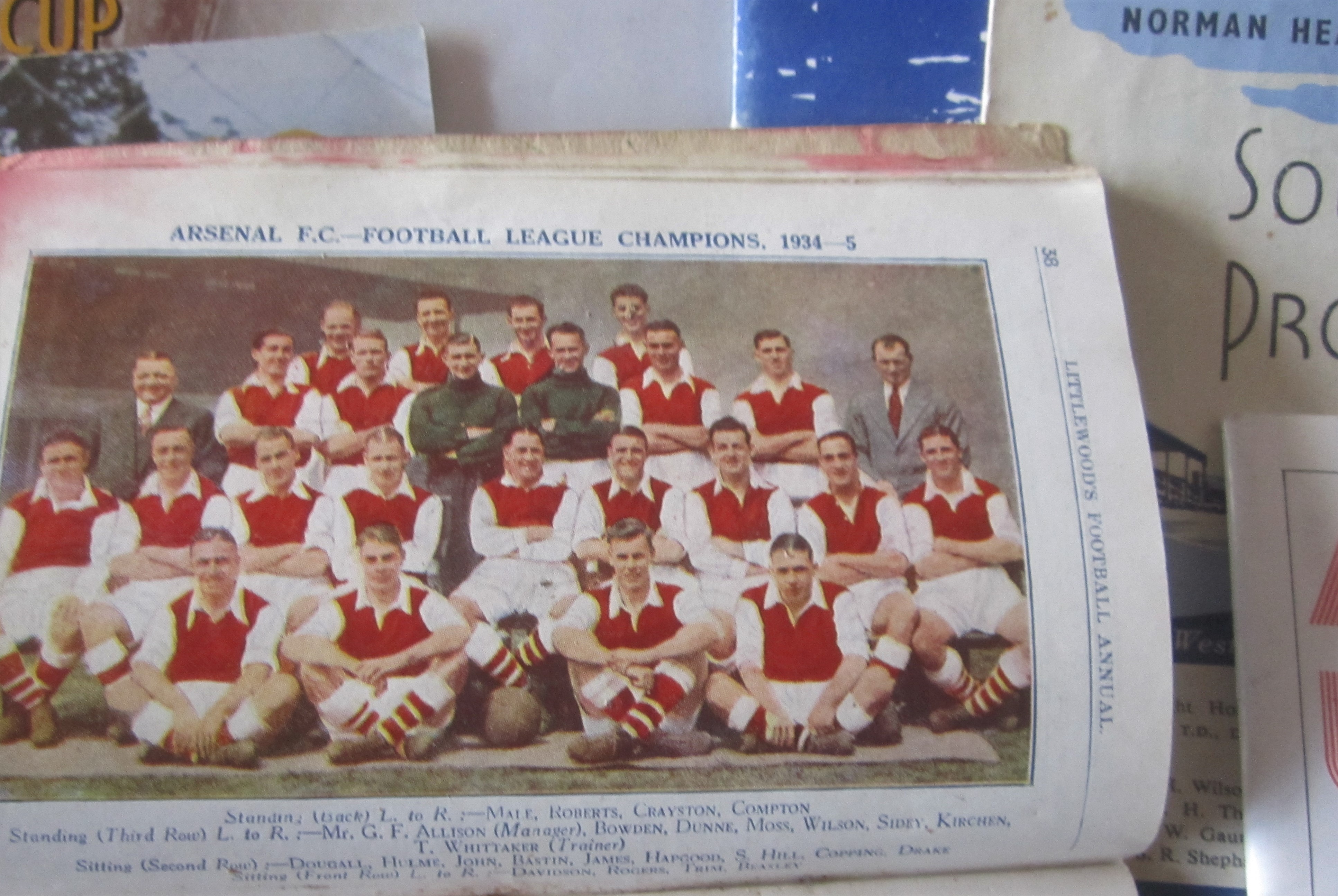 A LARGE QUANTITY OF FOOTBALL PROGRAMMES & RELATED MEMORABILIA - Image 12 of 13