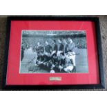 MANCHESTER UNITED 1968 EUROPEAN CUP PHOTOGRAPH SIGNED BY 6 PLAYERS