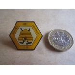 ICE HOCKEY - BRACKNELL BEES SUPPORTERS CLUB BADGE