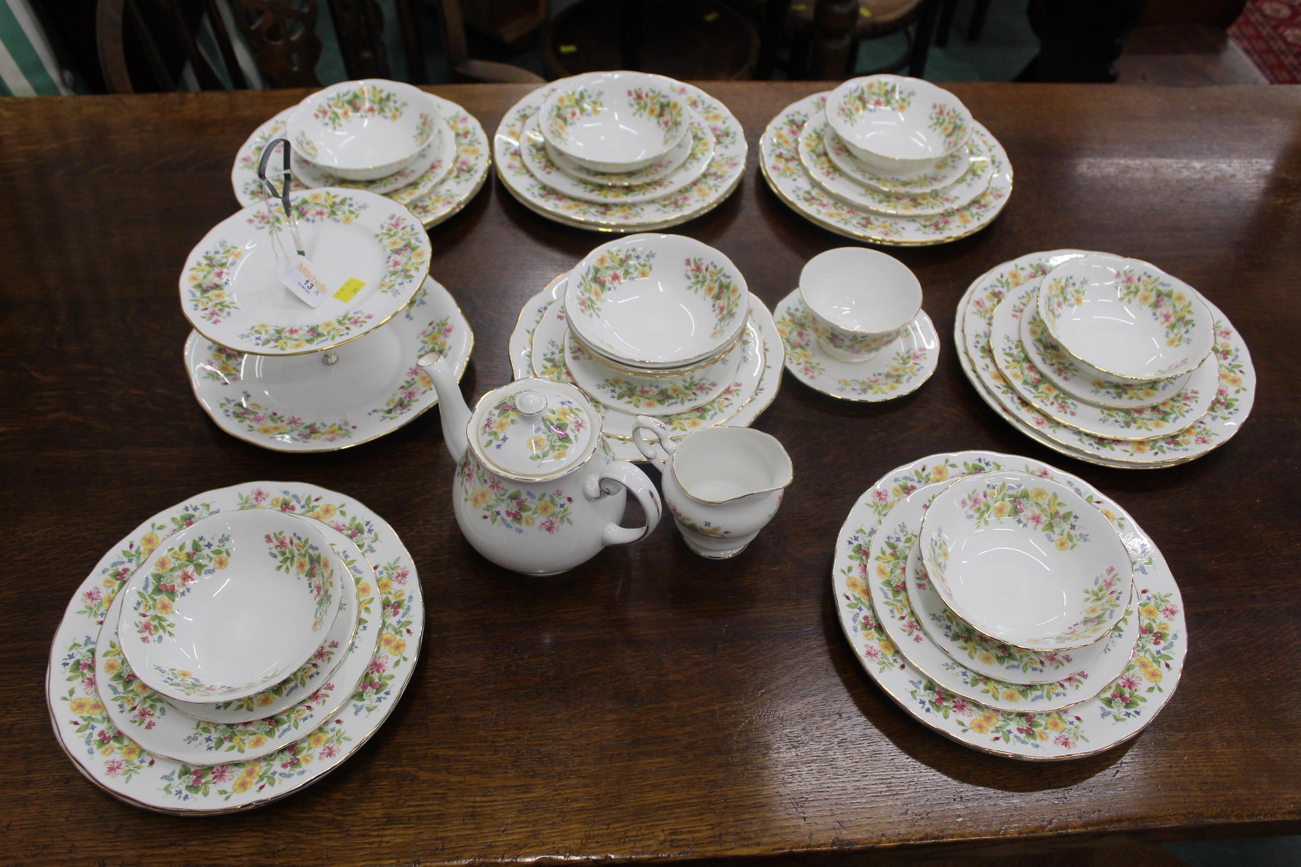 Colclough Hedgerow pattern dinner service +/- 40 pieces, dinner plates, bowls,teapot,