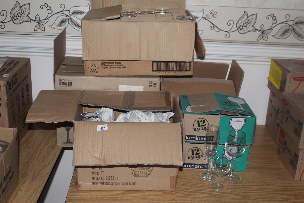 4 boxes of miscellaneous hotel ware glas