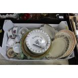 Box of decorative plates, figurine, Worc