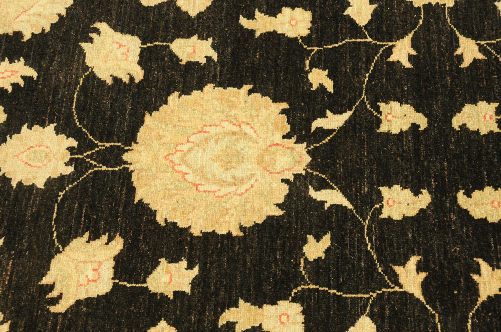 A Pakistan hand woven "Garous Super" fringed carpet, - Image 4 of 4