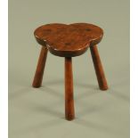 A yew wood trefoil stool, well figured with three angled supports. Height 30 cm, width 28 cm.