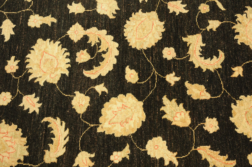 A Pakistan hand woven "Garous Super" fringed carpet, - Image 3 of 4