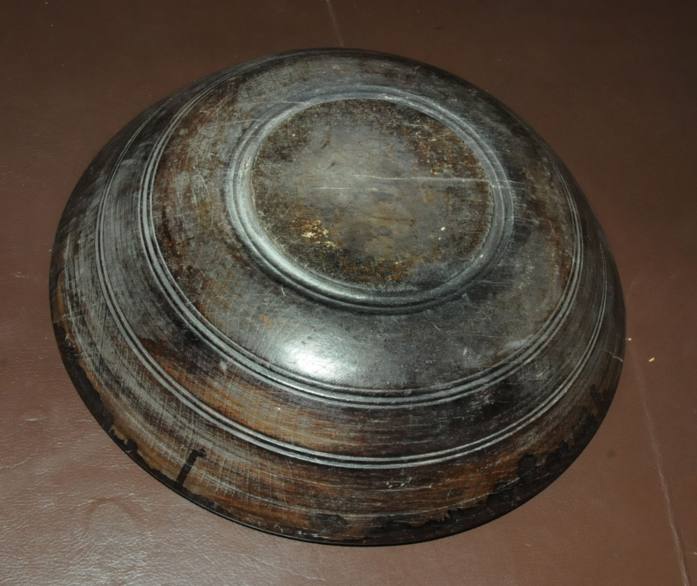 A 19th century turned wooden dairy bowl, diameter 35 cm. - Image 3 of 6