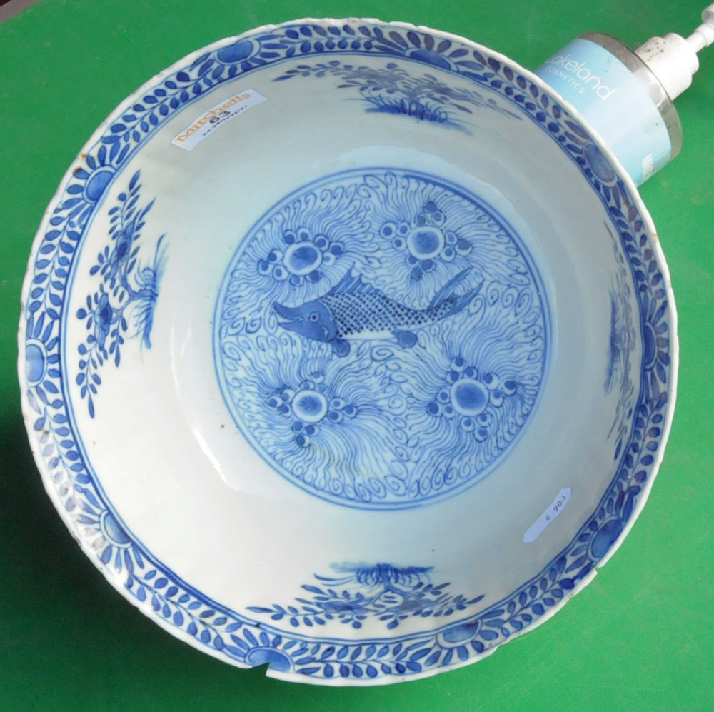 A 19th century Chinese blue and white bowl, - Image 9 of 14