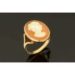 A 9 ct gold oval cameo ring, Size J/K.