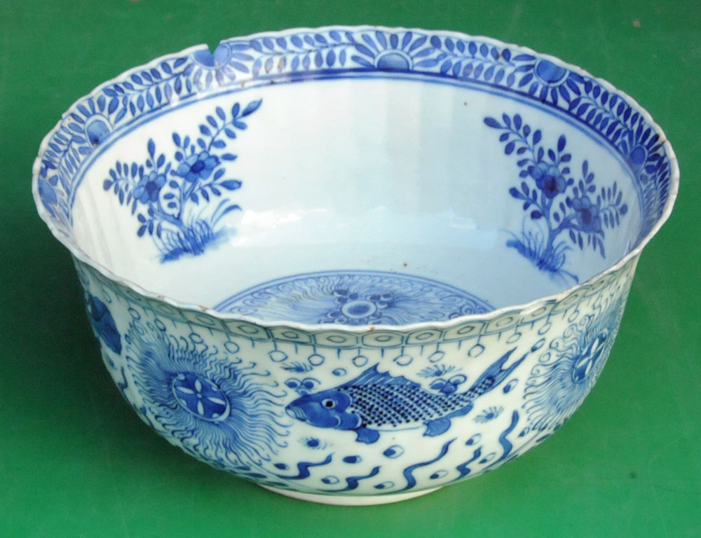 A 19th century Chinese blue and white bowl, - Image 6 of 14