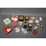 A collection of miscellaneous trinket and pill boxes, to include two onyx eggs,