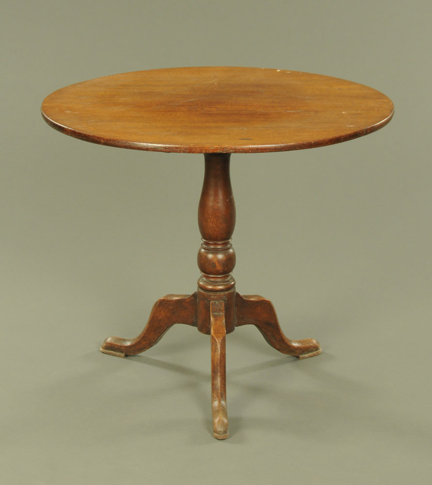 A George III oak circular snap top tripod table, 89 cm diameter x 74 cm high.