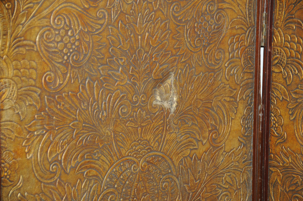 A massive mahogany four fold screen, with gilt embossed cloth panels. - Image 3 of 10