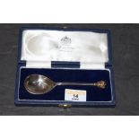 Cased Mappin & Webb silver commemorative spoon (Queens Silver Jubilee)