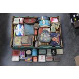Large quantity of vintage tins