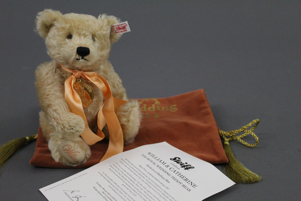 A Steiff "William and Catherine, The Royal Wedding Teddy bear", made exclusively for Danbury Mint,