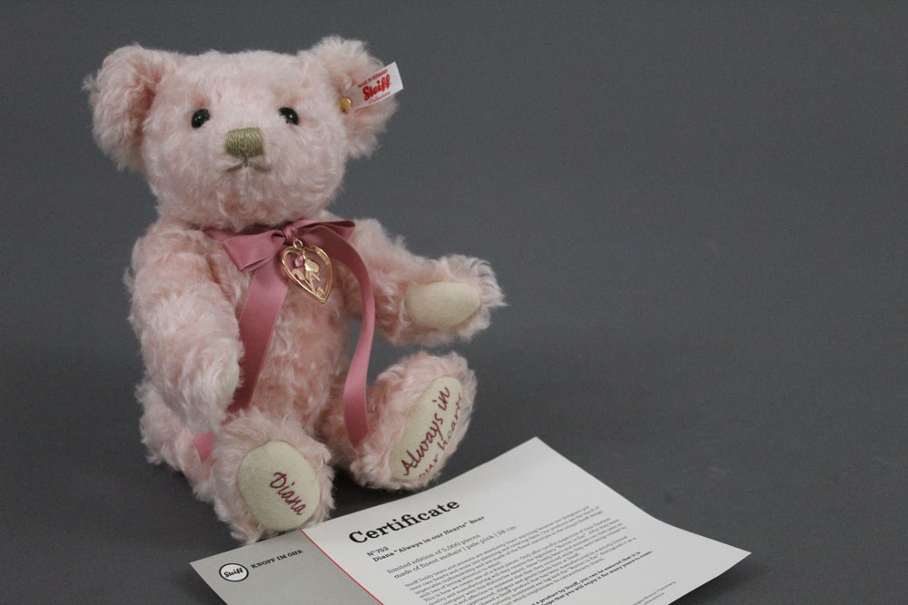 A Steiff Diana 'Always in our Hearts" Teddy bear, limited edition 753/5000,