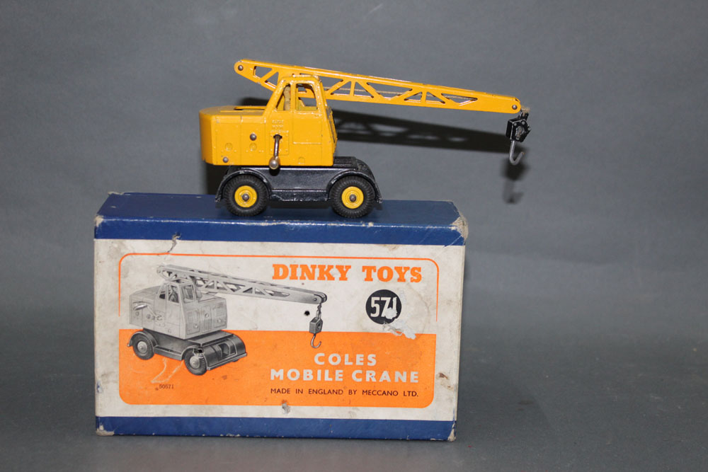 A Dinky Coles mobile crane (571),