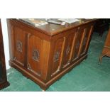 Large oak coffer/bedding box