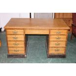 Pedestal desk