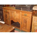 A late 19th / early 20th century oak sideboard measuring 98 cm tall x 155 cm long