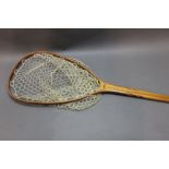 An Orvis laminated 20 landing net. Length 123 cm.