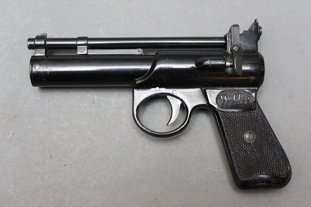 * The Webley & Scott Ltd Junior Mark 2 cal 177 air pistol, marked to the front 572, with box. - Image 2 of 3