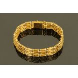 A 9 ct gold gate bracelet with safety chain, 20.9 grams (see illustration).