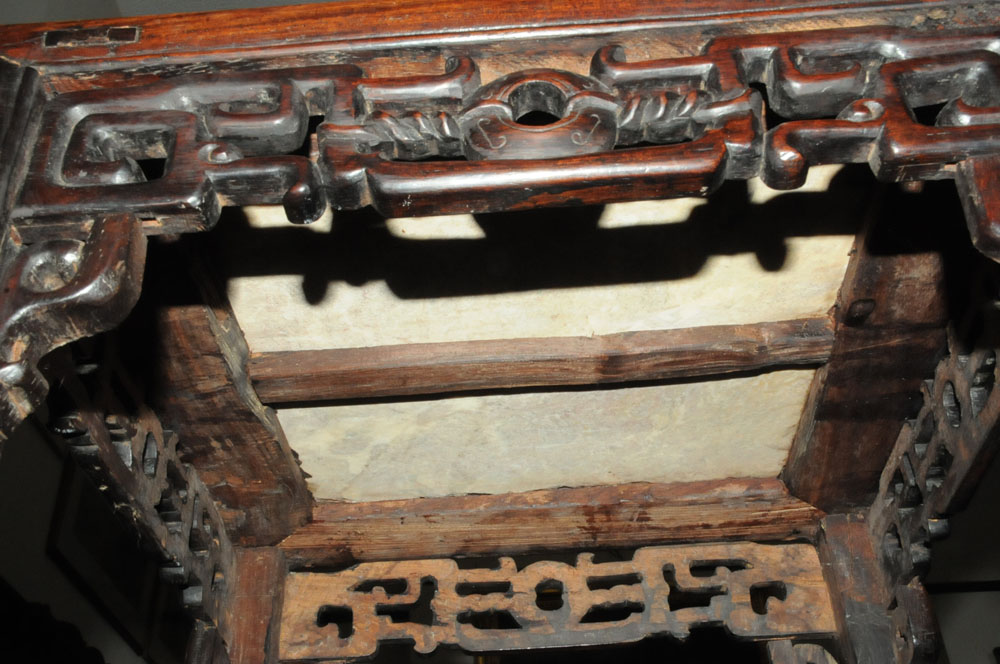 A Chinese hardwood rouge marble topped jardiniere stand with shelf. - Image 7 of 8