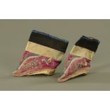 A pair of Chinese silk shoes, decorated with birds and foliage. Width 13 cm, maximum height 17 cm.