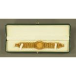 A 9 ct gold sovereign bracelet George V. 32 grams gross.